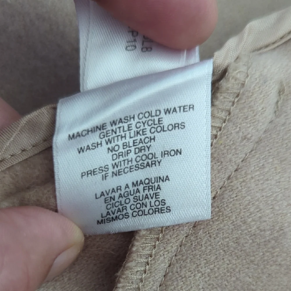 Source Unknown Beige Cape with Dark Edging - Picture 13 of 16